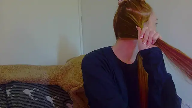 Snapshot of Little-Red21 chatting on November 25, 1:44 pm Little-Red21 online show from November 25, 1:44 pm