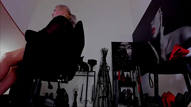 demisweet online show from February 4, 1:55 am