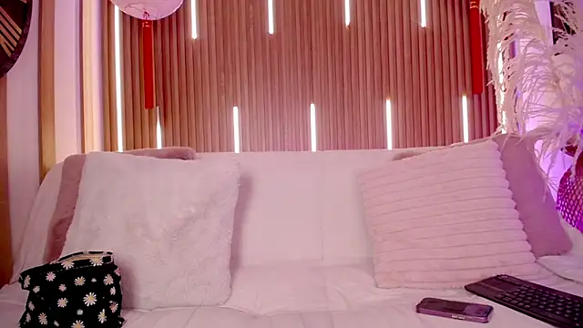 MylaDreams online show from February 6, 6:07 am