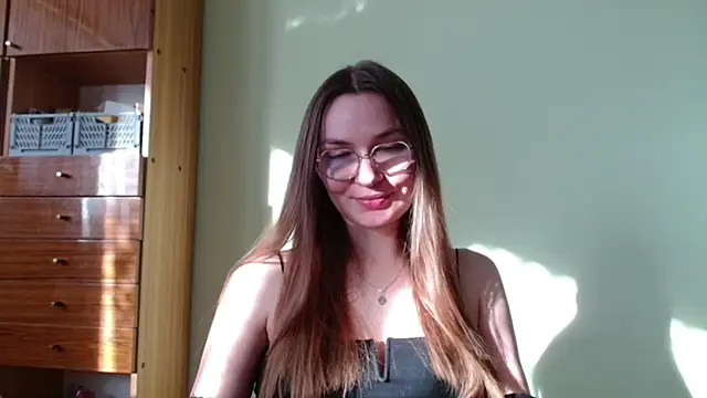 LooveELLYx online show from March 3, 2:45 pm