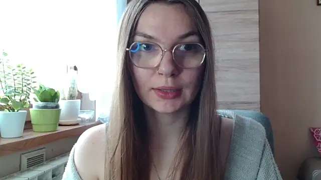 LooveELLYx online show from March 10, 7:35 am