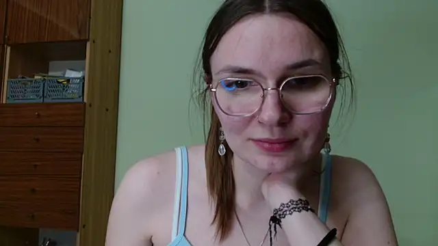 LooveELLYx online show from April 15, 7:58 pm