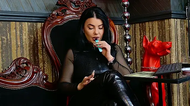 Snapshot of MistressEly chatting on October 28, 12:30 pm MistressEly online show from October 28, 12:30 pm