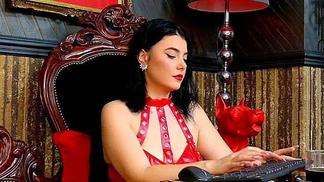 Snapshot of MistressEly chatting on November 17, 11:38 am MistressEly online show from November 17, 11:38 am