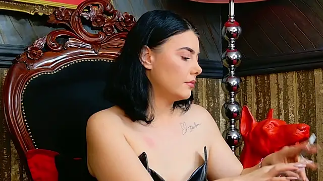 Snapshot of MistressEly chatting on November 28, 1:03 pm MistressEly online show from November 28, 1:03 pm