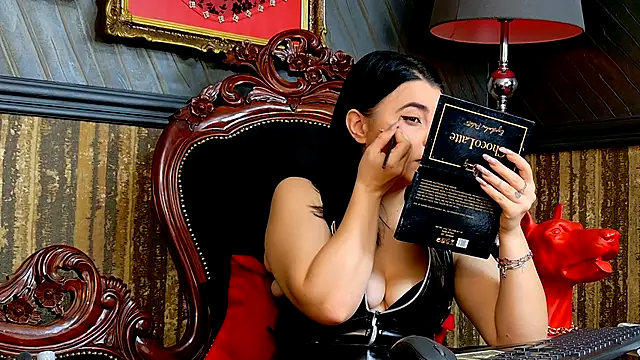 Snapshot of MistressEly chatting on December 1, 6:51 am MistressEly online show from December 1, 6:51 am