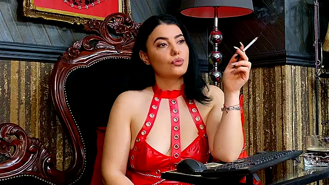 Snapshot of MistressEly chatting on December 14, 1:05 pm MistressEly online show from December 14, 1:05 pm