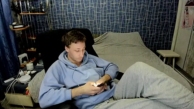 CuteBoy228 online show from April 12, 5:18 pm