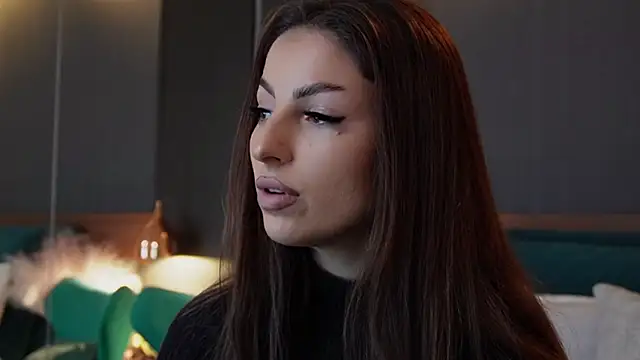 Snapshot of EmilyTrix chatting on November 6, 5:25 pm EmilyTrix online show from November 6, 5:25 pm