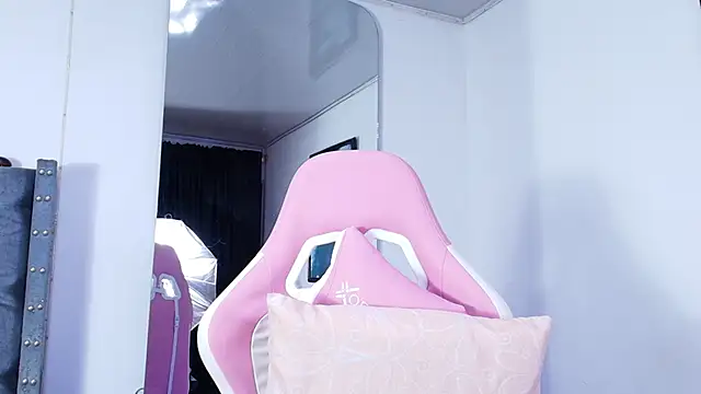 GraceWallace  online show from April 1, 4:57 am