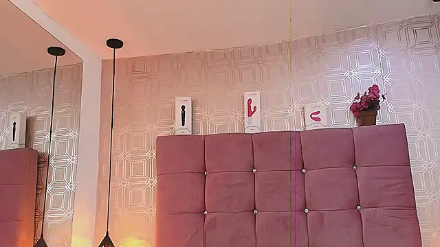 Snapshot of LexieBloom chatting on October 20, 4:02 am LexieBloom online show from October 20, 4:02 am