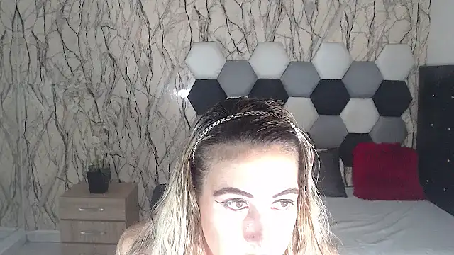 Snapshot of AntonellaBlanc chatting on November 15, 10:04 pm AntonellaBlanc online show from November 15, 10:04 pm