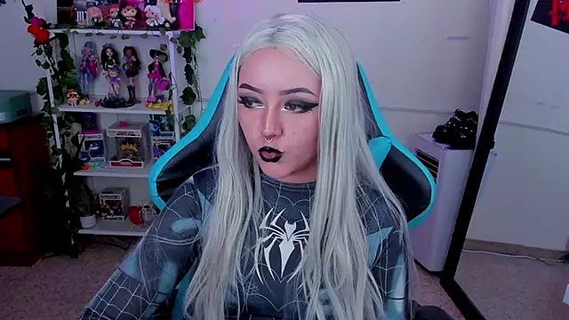 Snapshot of Makii_33 chatting on November 23, 11:37 pm Makii 33 online show from November 23, 11:37 pm