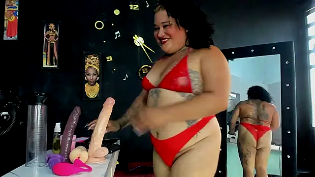 Snapshot of Kat_Valen chatting on October 24, 9:33 pm Kat Valen online show from October 24, 9:33 pm