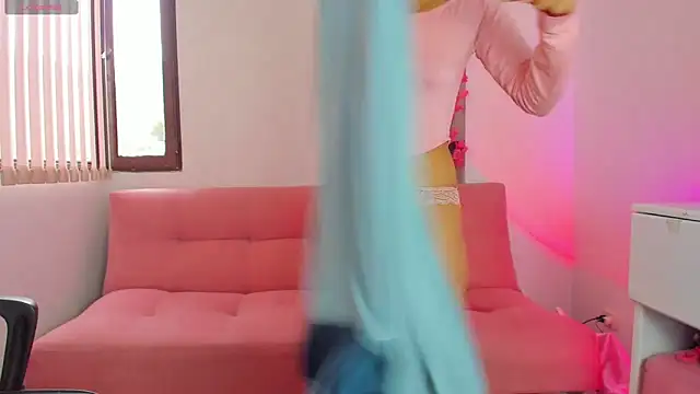 Snapshot of Danesacronin chatting on November 20, 8:30 pm Danesacronin online show from November 20, 8:30 pm