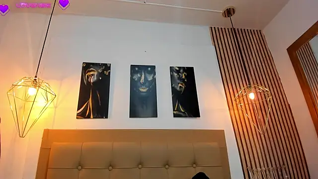 alesziarose online show from September 11, 7:58 pm