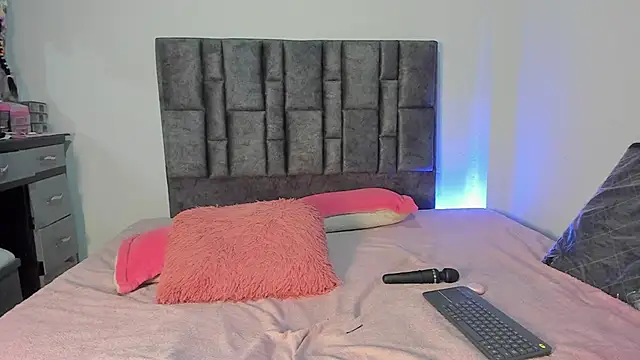 Esmeraldaa- online show from April 11, 5:12 am