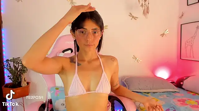 Snapshot of princessluna_19 chatting on June 24, 9:03 pm princessluna 19 online show from June 24, 9:03 pm