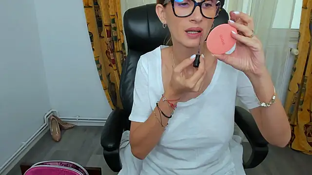 NaughtyWifey1 online show from September 11, 5:18 am