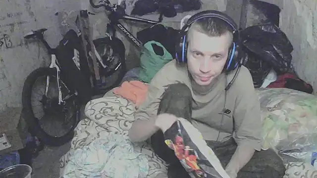 Snapshot of makarov1993 chatting on September 10, 8:47 am makarov1993 online show from September 10, 8:47 am