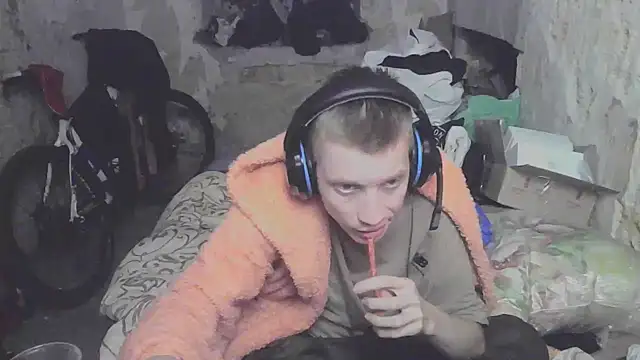 Snapshot of makarov1993 chatting on September 13, 8:52 pm makarov1993 online show from September 13, 8:52 pm