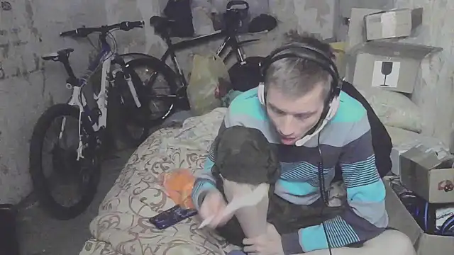 Snapshot of makarov1993 chatting on October 3, 5:26 am makarov1993 online show from October 3, 5:26 am