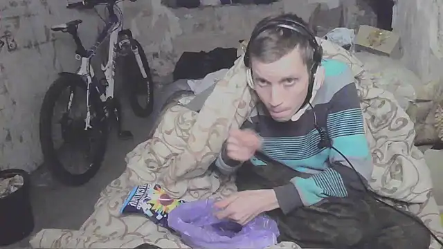 Snapshot of makarov1993 chatting on October 17, 8:22 pm makarov1993 online show from October 17, 8:22 pm