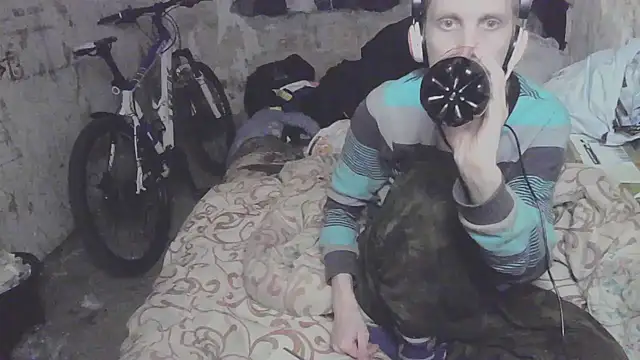 Snapshot of makarov1993 chatting on October 27, 9:52 pm makarov1993 online show from October 27, 9:52 pm