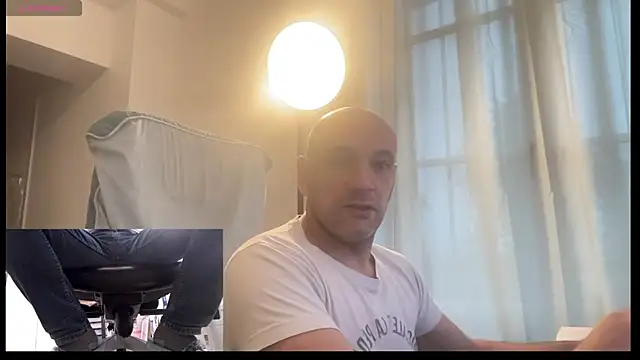 Snapshot of Ctrl_Nous chatting on June 2, 8:16 am Ctrl Nous online show from June 2, 8:16 am