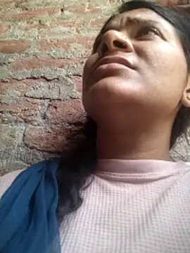 Snapshot of couple_71 chatting on April 23, 4:14 am couple 71 online show from April 23, 4:14 am