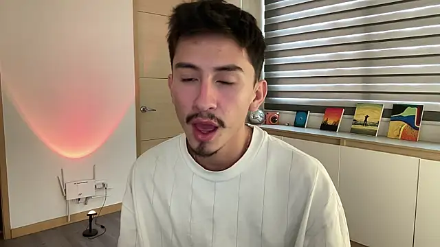 Snapshot of sweettaaron01 chatting on November 14, 6:06 pm sweettaaron01 online show from November 14, 6:06 pm