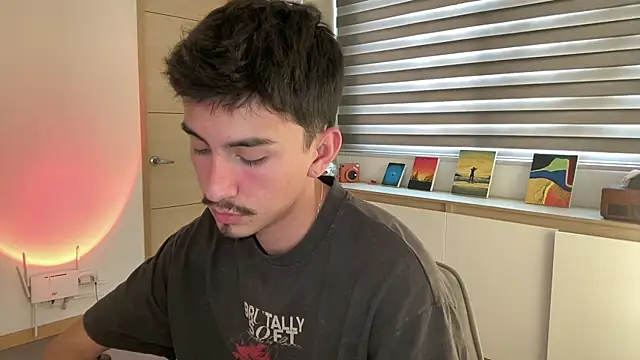 Snapshot of sweettaaron01 chatting on November 20, 5:12 pm sweettaaron01 online show from November 20, 5:12 pm