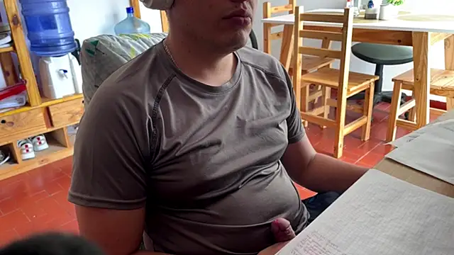 Snapshot of Haustin202 chatting on October 30, 6:19 pm Haustin202 online show from October 30, 6:19 pm