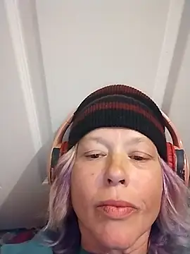 Snapshot of anonymity_awaits@xh chatting on November 7, 4:56 am anonymity awaitsxh online show from November 7, 4:56 am