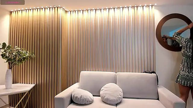 SarahYates online show from April 5, 3:58 am