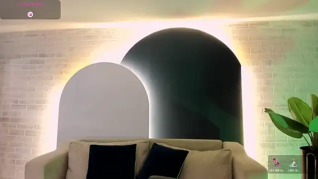 IsabellaMoreau online show from December 13, 7:53 pm