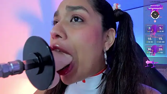 Snapshot of giselle_upp chatting on November 15, 3:48 am giselle upp online show from November 15, 3:48 am