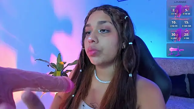 Snapshot of giselle_upp chatting on November 27, 2:35 am giselle upp online show from November 27, 2:35 am