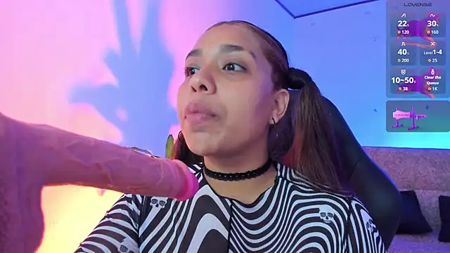 Snapshot of giselle_upp chatting on November 28, 4:04 am giselle upp online show from November 28, 4:04 am