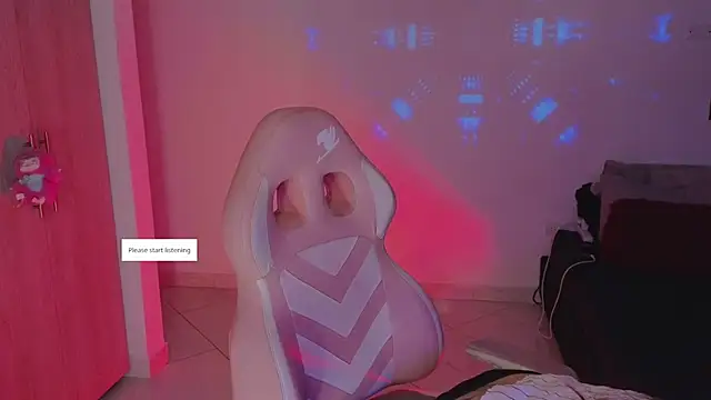 Snapshot of Moonlightt_21 chatting on December 13, 8:58 pm Moonlightt 21 online show from December 13, 8:58 pm