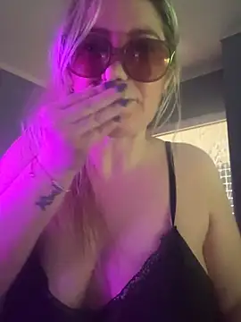 Snapshot of Granlady7 chatting on December 15, 4:33 pm Granlady7 online show from December 15, 4:33 pm