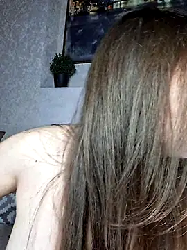 Snapshot of Olivia_OliV chatting on November 18, 1:00 am Olivia OliV online show from November 18, 1:00 am