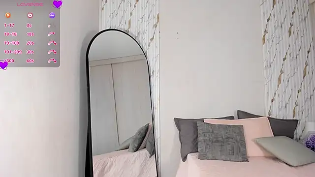 MissVioleet  online show from April 15, 5:20 pm