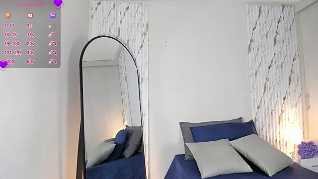 Snapshot of MissVioleet_ chatting on June 9, 7:25 pm MissVioleet online show from June 9, 7:25 pm