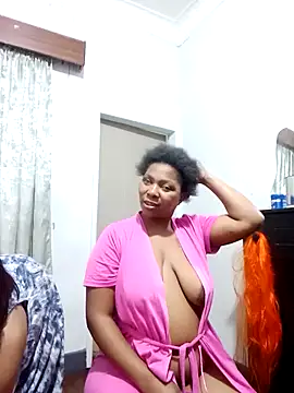 Snapshot of ShySexyBaddiexx chatting on November 18, 8:13 pm ShySexyBaddiexx online show from November 18, 8:13 pm