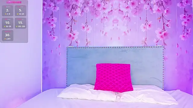 Lorrainee  online show from October 11, 7:01 pm
