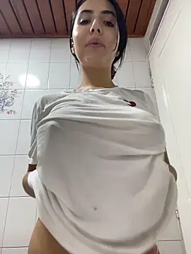 Snapshot of oh_nina chatting on April 19, 12:33 am oh nina online show from April 19, 12:33 am