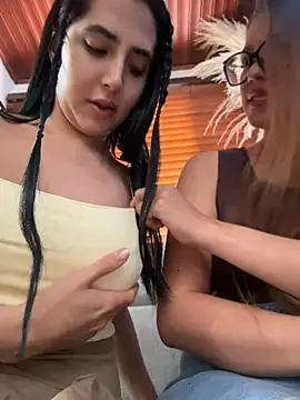 Snapshot of oh_nina chatting on May 29, 6:06 pm oh nina online show from May 29, 6:06 pm