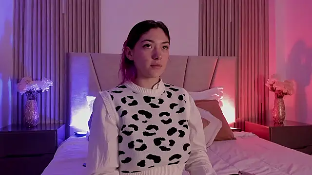 Victoria Beaumont online show from January 11, 12:10 pm