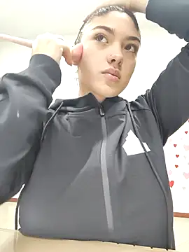 Victoria Beaumont online show from March 24, 11:15 am